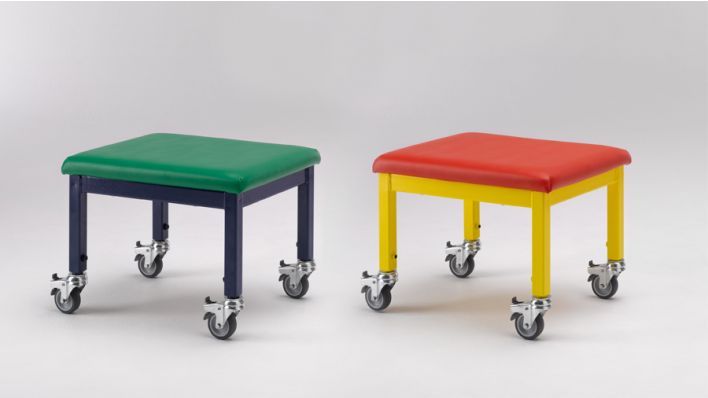 Adjustable height wheely stool